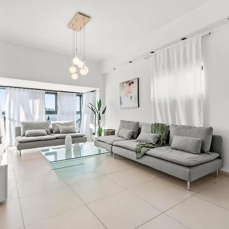 Glorious Renovated Apartment On Top Of The Beach 텔아비브 외부 사진