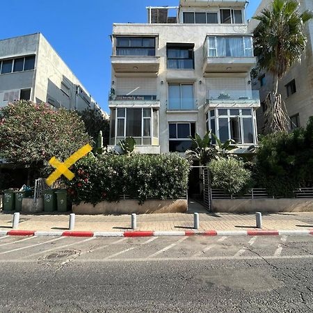 Glorious Renovated Apartment On Top Of The Beach 텔아비브 외부 사진