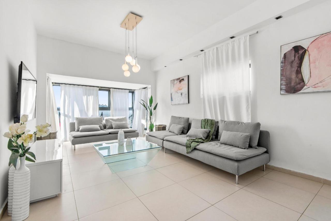 Glorious Renovated Apartment On Top Of The Beach 텔아비브 외부 사진