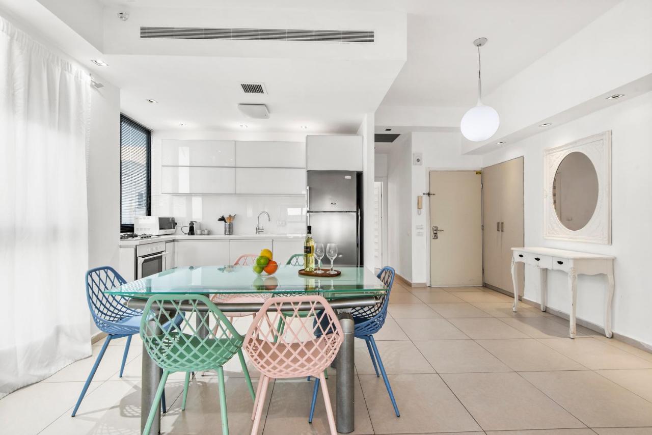 Glorious Renovated Apartment On Top Of The Beach 텔아비브 외부 사진