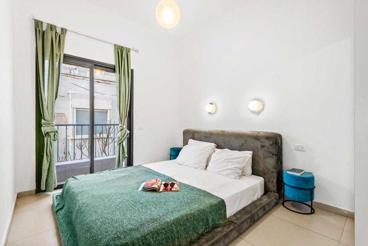 Glorious Renovated Apartment On Top Of The Beach 텔아비브 외부 사진