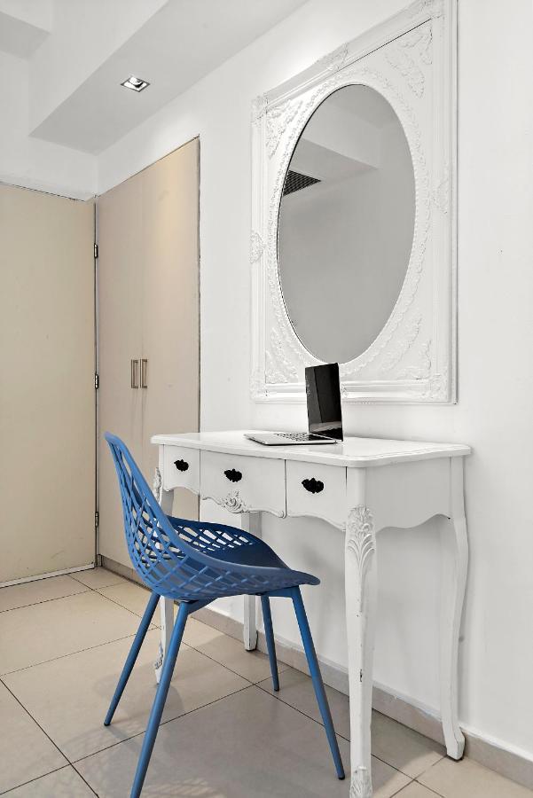 Glorious Renovated Apartment On Top Of The Beach 텔아비브 외부 사진